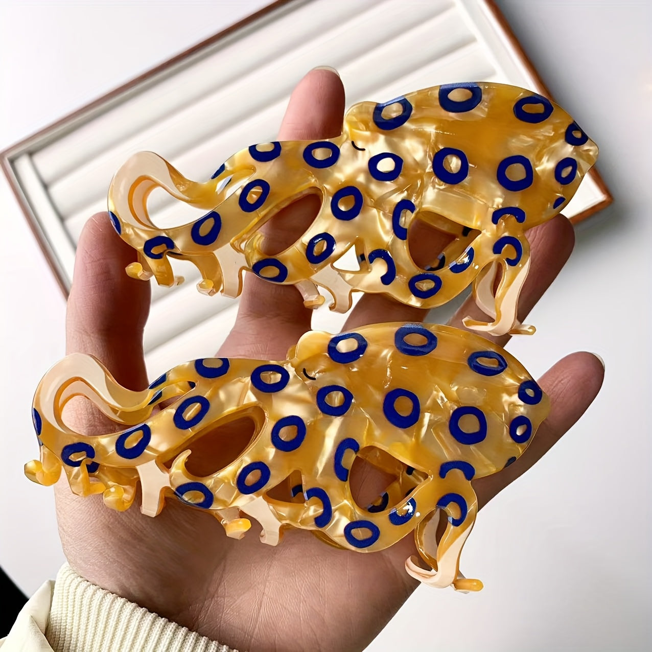 [Chic Octopus Hair Clip] Sleek Golden-Toned Octopus Blue Ring Hair Clip | Chic Acetic Acid Hair Accessory for Women, Versatile Hairpin for Stylish Updos and Themed Events