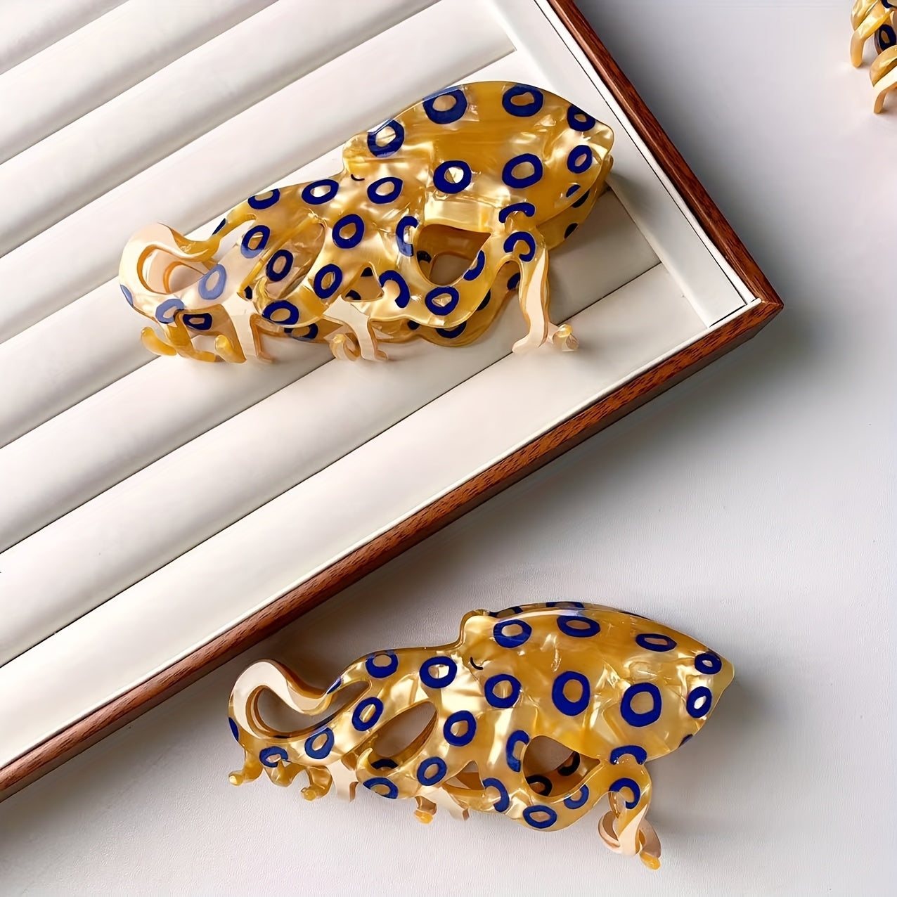 [Chic Octopus Hair Clip] Sleek Golden-Toned Octopus Blue Ring Hair Clip | Chic Acetic Acid Hair Accessory for Women, Versatile Hairpin for Stylish Updos and Themed Events