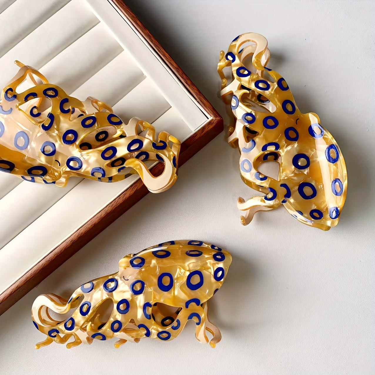 [Chic Octopus Hair Clip] Sleek Golden-Toned Octopus Blue Ring Hair Clip | Chic Acetic Acid Hair Accessory for Women, Versatile Hairpin for Stylish Updos and Themed Events